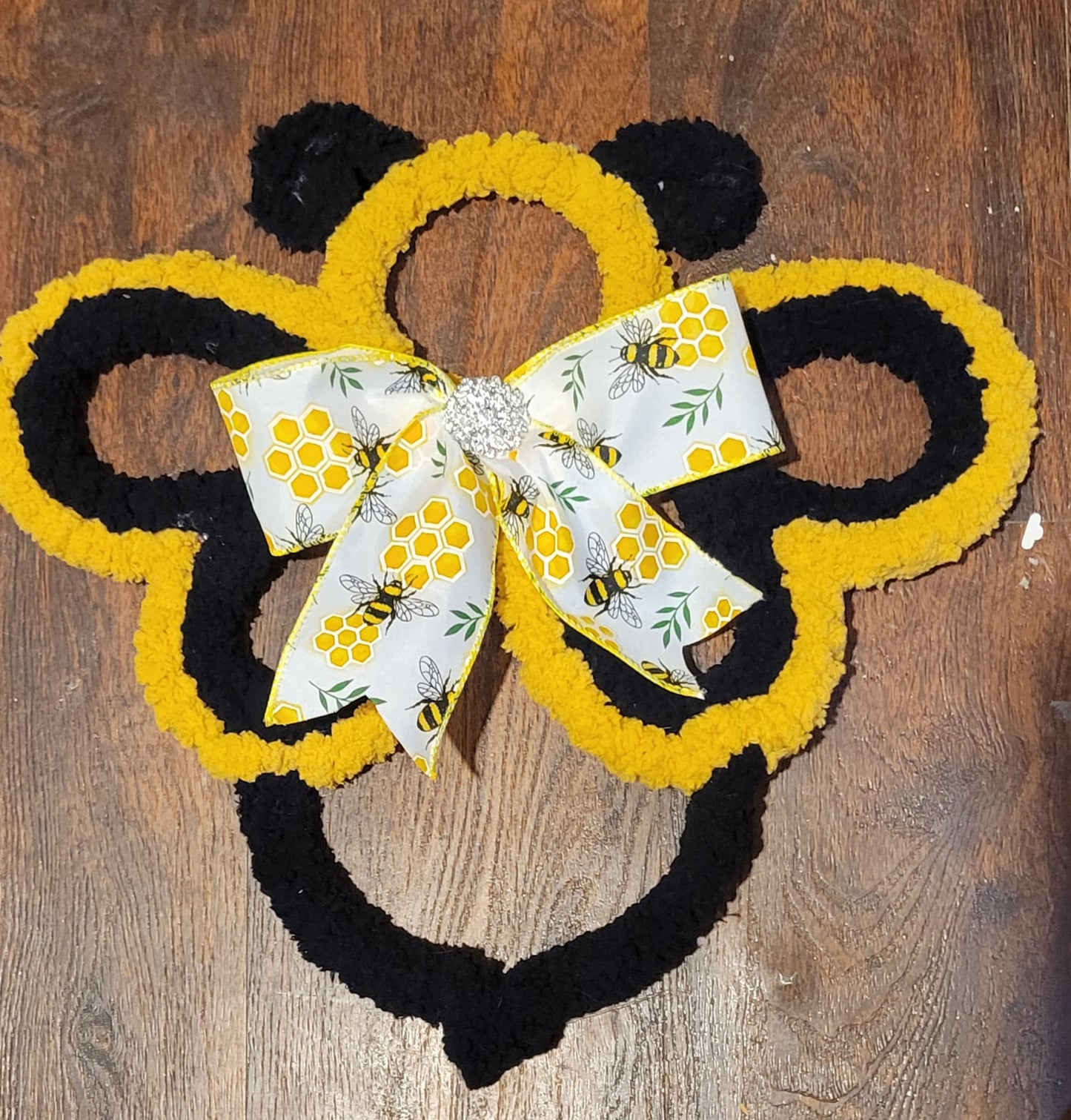 Bee wreath